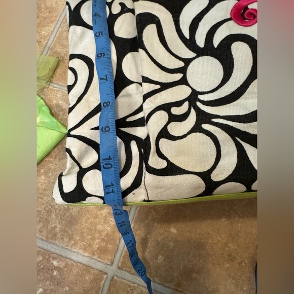 buckhead Bettie’s monogram initial lime green/pink/black “P” utility tote bag - Picture 4 of 6